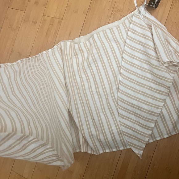 NWT Lulu's white and gold striped wrap mini skirt - Picture 2 of 5